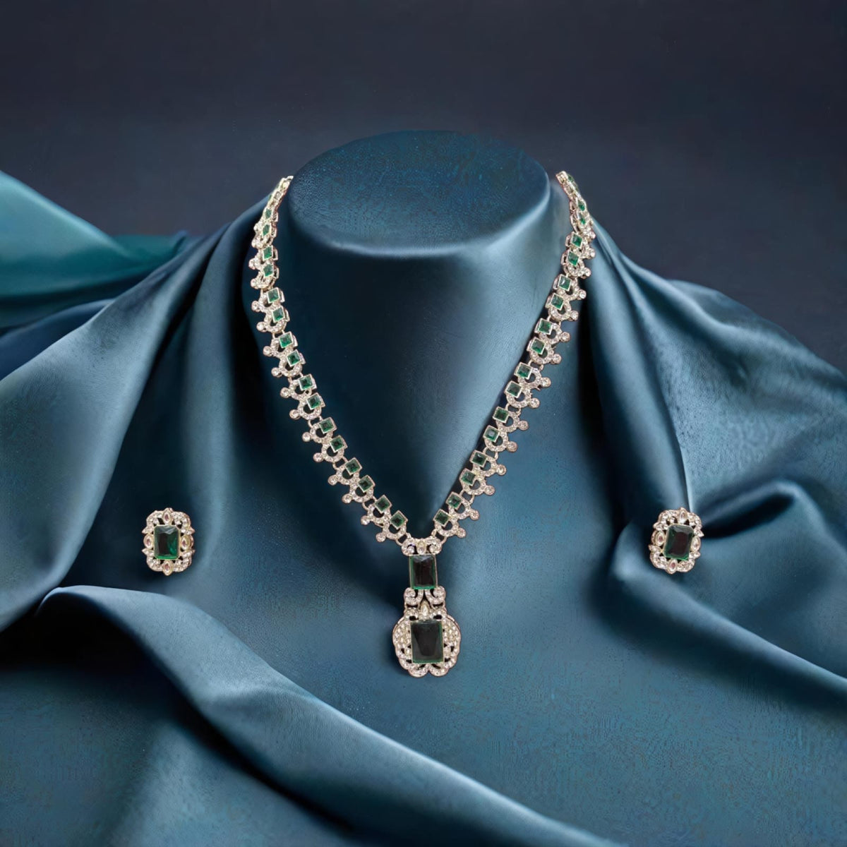 Luxury Emerald-Cut Green Gemstone Necklace and Earring Set